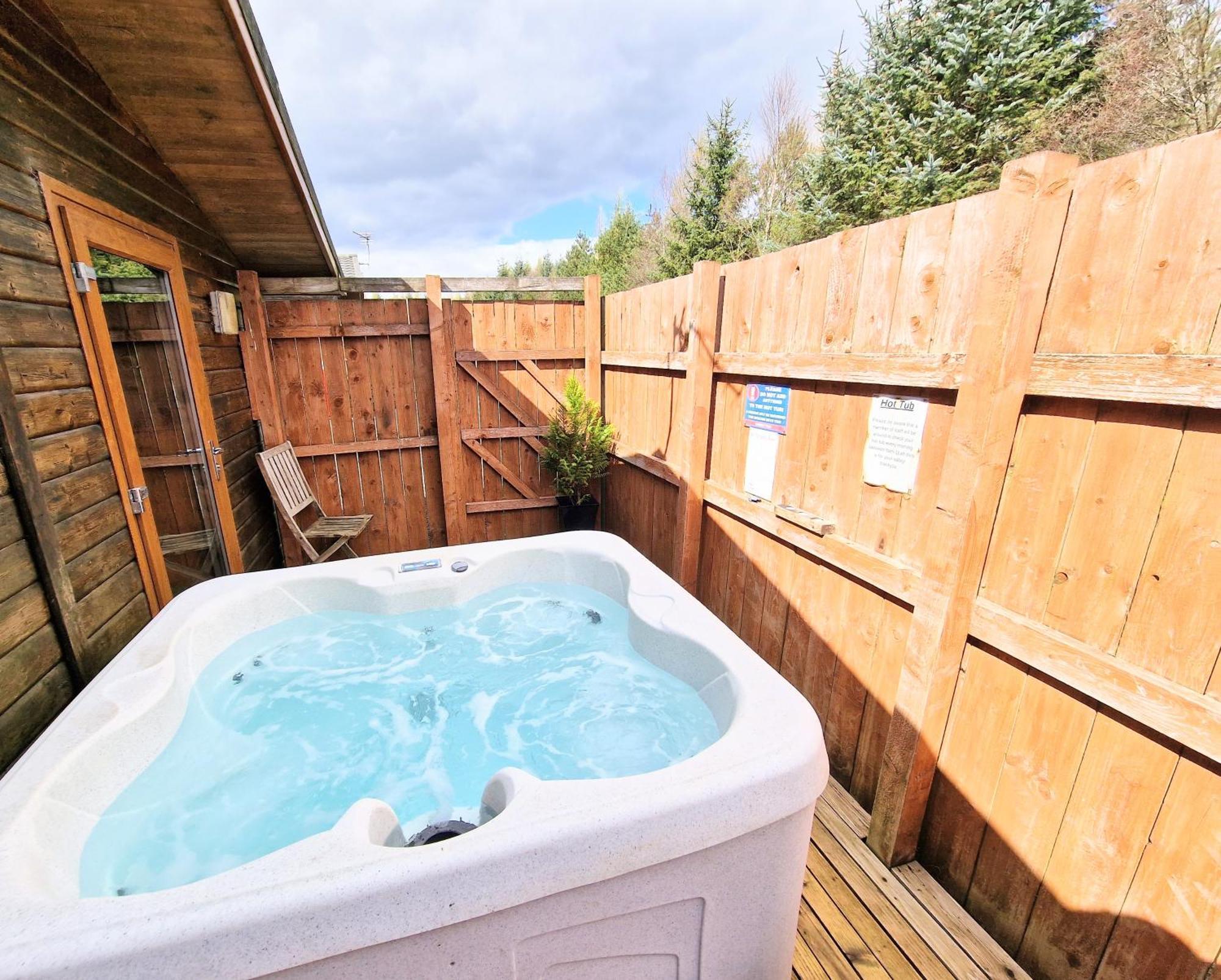 Kelty Ochil 8 With Private Hot Tub - Fife - Loch Leven - Lomond Hillsヴィラ エクステリア 写真